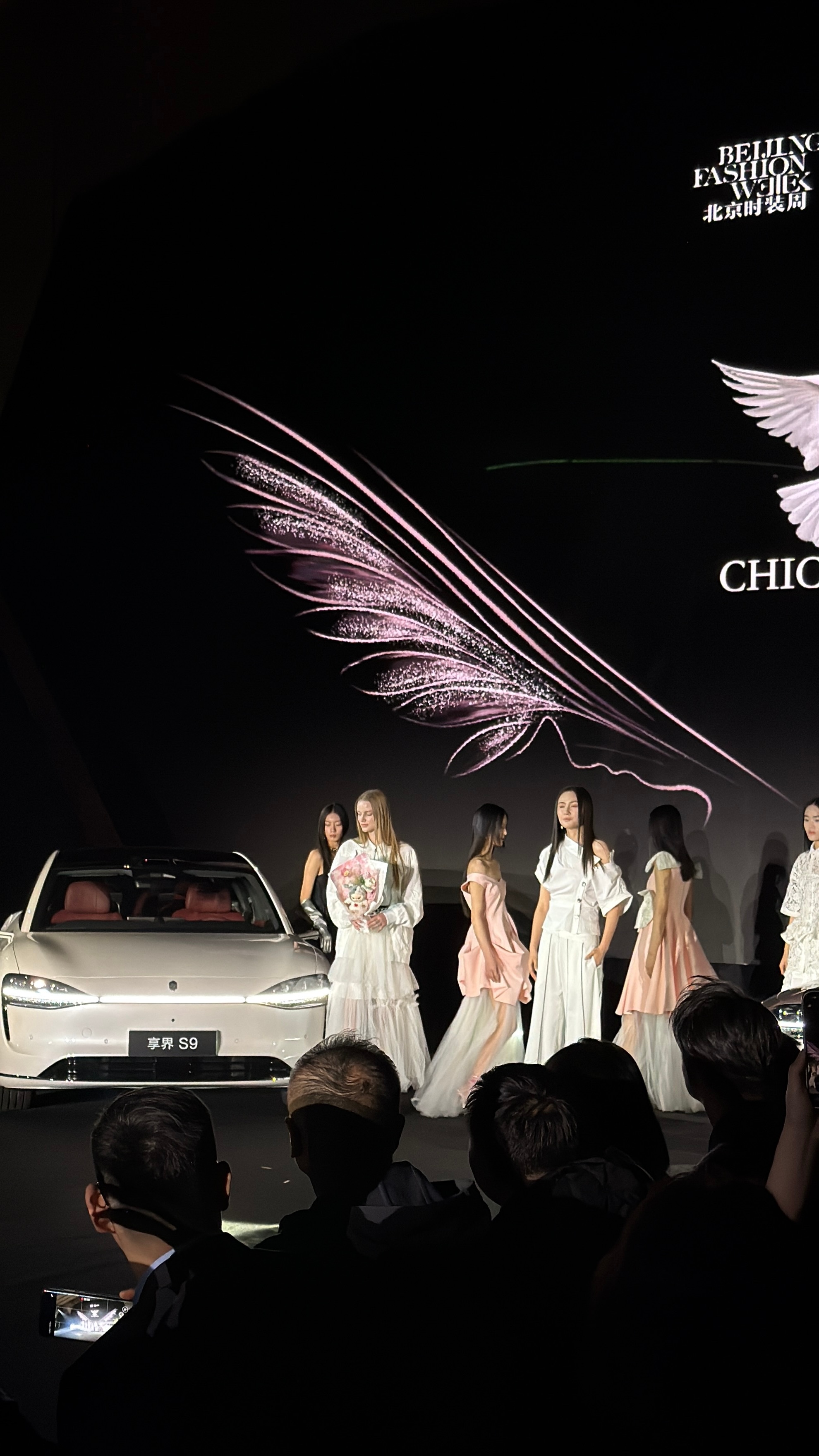 当享界S9车主还有这眼福呢，来北京时装周打卡了今晚叫我时尚男孩