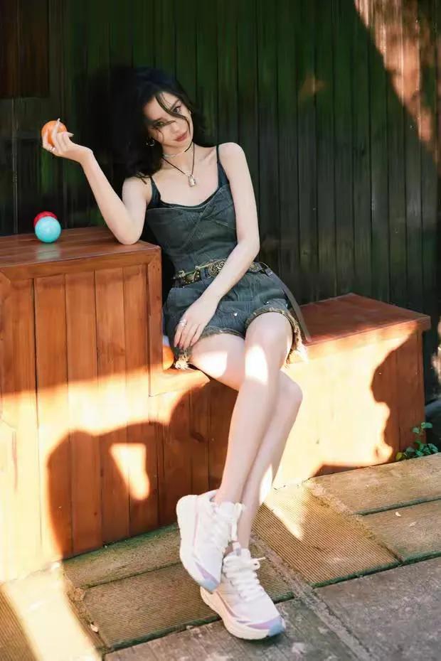 没有了男人，杨颖也开始拼实力了！她最大的本钱就是身材，虽然生过孩子，但恢复和保持