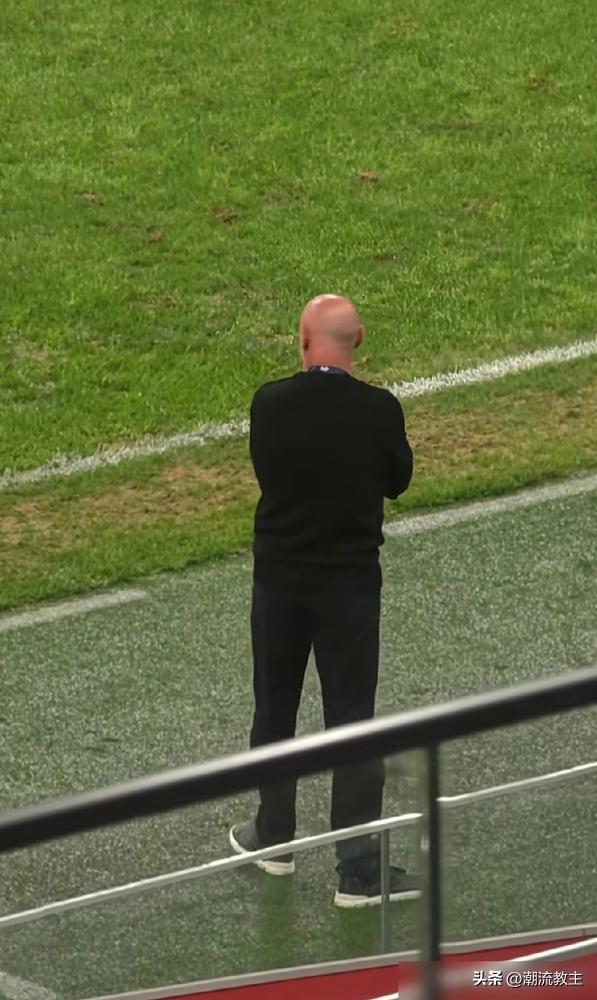 国安时隔22年，就这么给海港好好上了一课！你说气不气？
这帮“京爷”们，雨战里