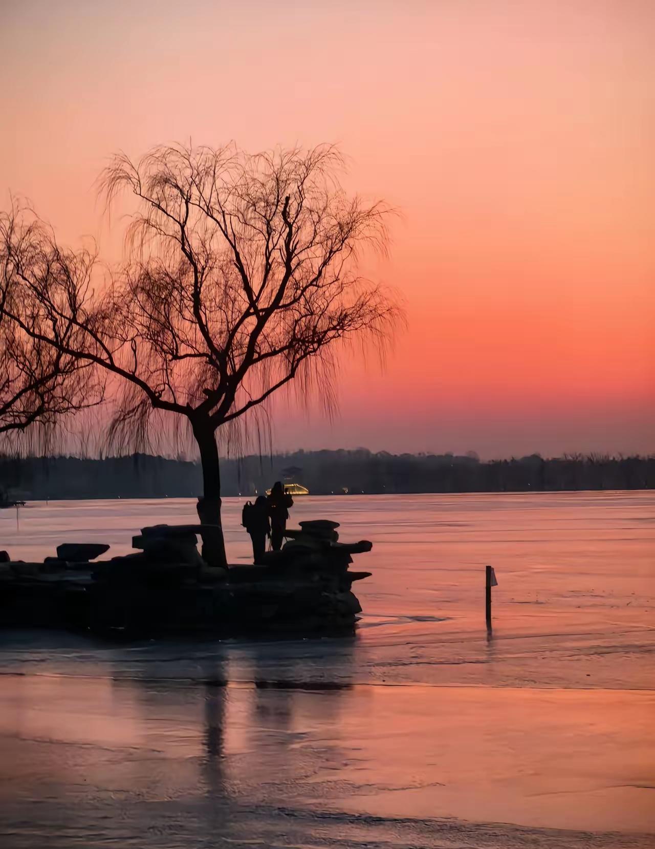 六十岁后，日子过得越简单越好

给六十岁老人的7条生活建议，比如少饭局、别掺和孙