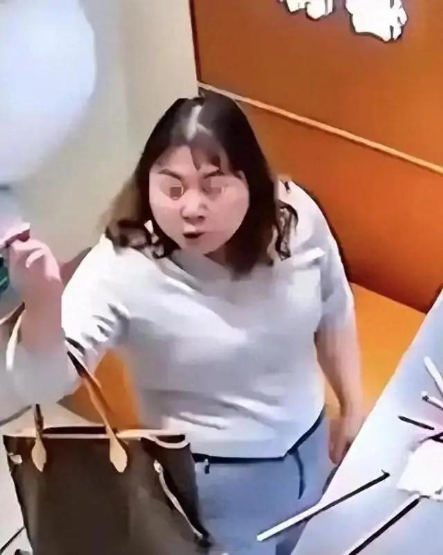 江苏 吸管女？ 