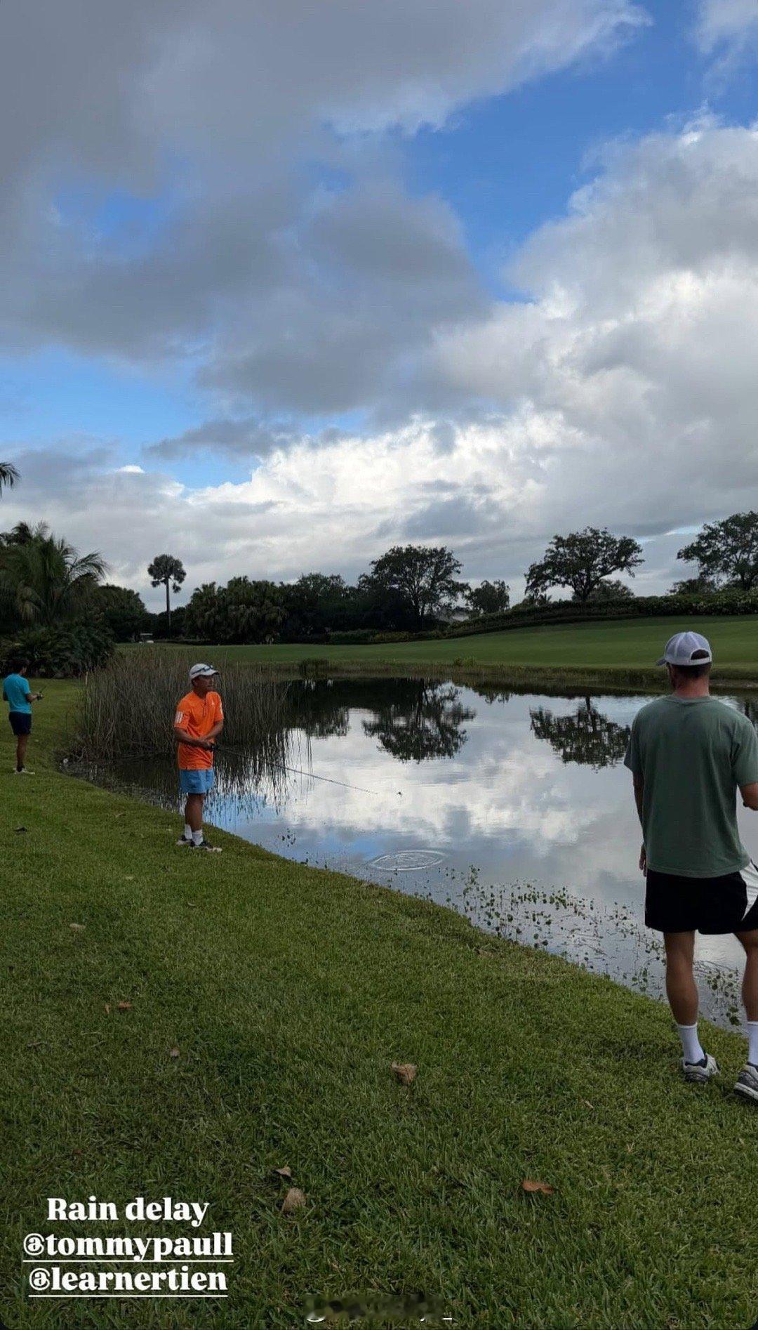 别人打红土美国人在干嘛新老钓鱼佬会晤，小钱的竿还是张德培送的。保罗&勒纳钱｜at