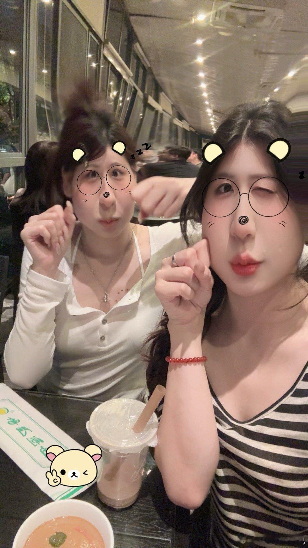 小红薯📕的抽奖等等我哈，还没来得及好好的回复[羞嗒嗒]我粗门跟小黄玩了哈哈哈，