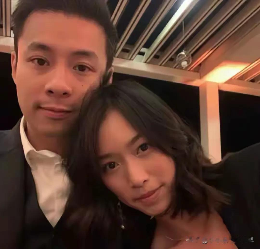 香港顶级富商，霍震霆与前妻朱玲玲36岁的儿子霍启仁求婚成功，网友们听到这这个消息