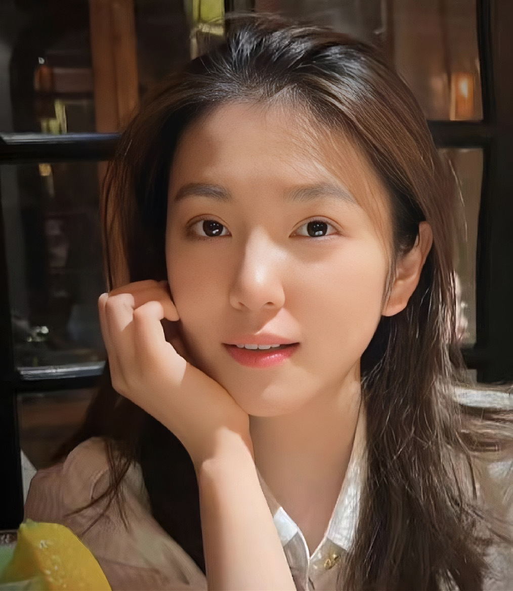 李云霄 ☁️李云霄九斤姑娘 好漂亮啊我们霄霄，以前真的奶乎乎的团子一枚，完全青春