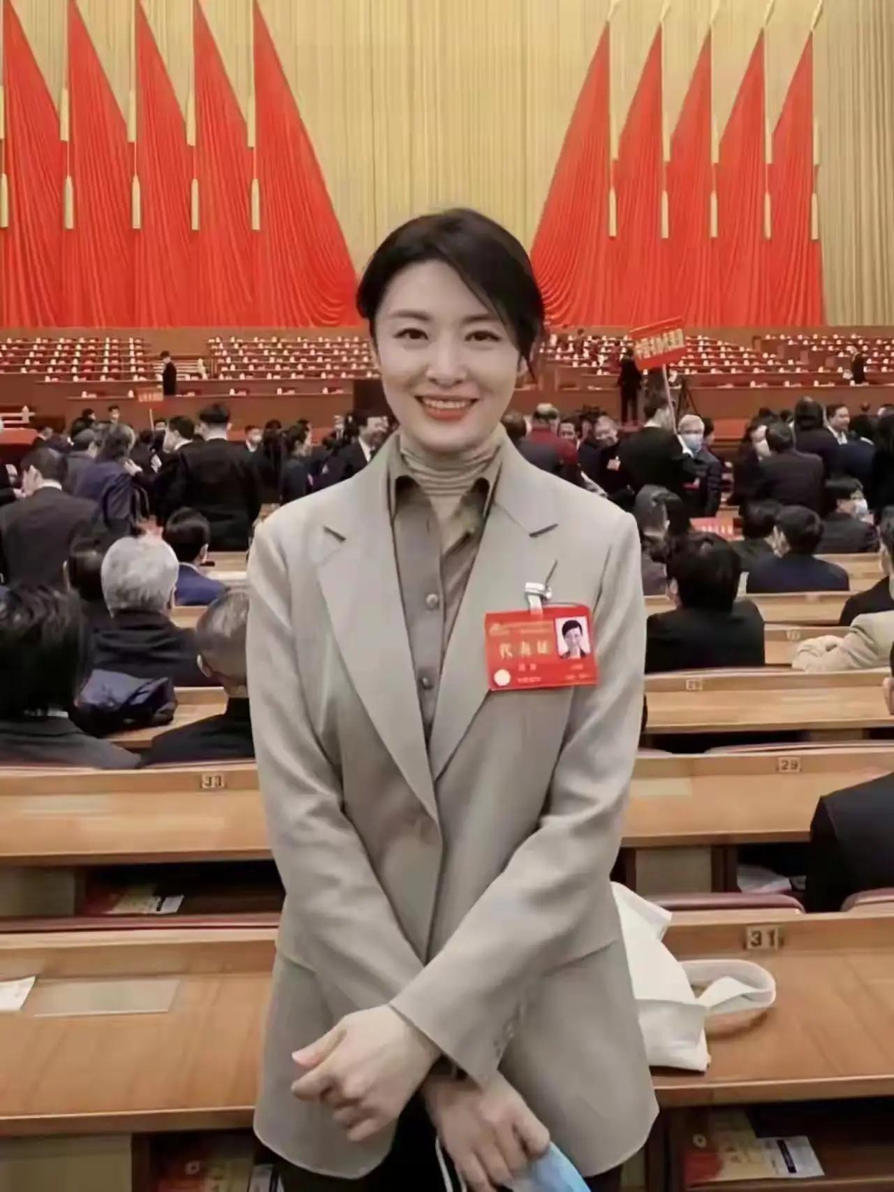昔日的中央名嘴，如今的大人物，越来越厉害了，你猜她是谁？