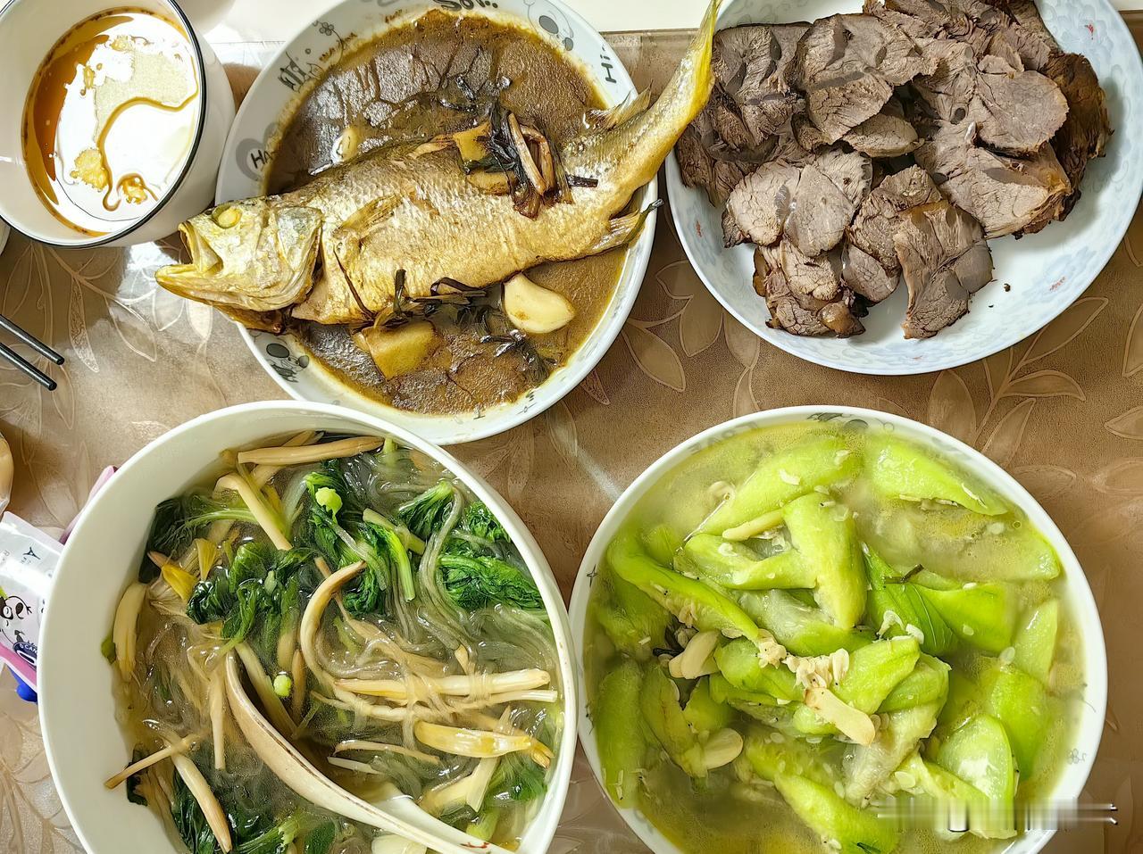 小康生活

每天有鱼有肉，就是安逸的小康生活。