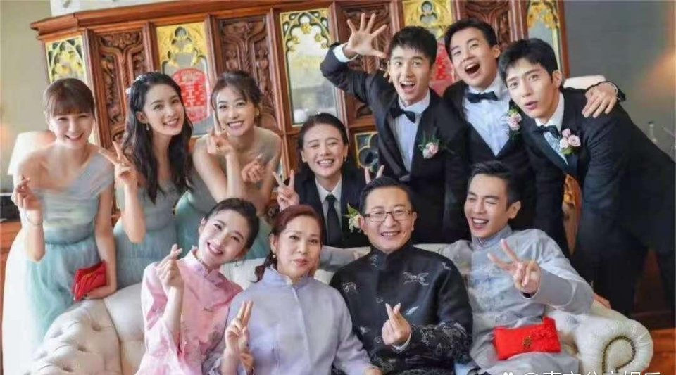 当年被全网嘲笑的唐艺昕伴娘团，如今个个高攀不起 