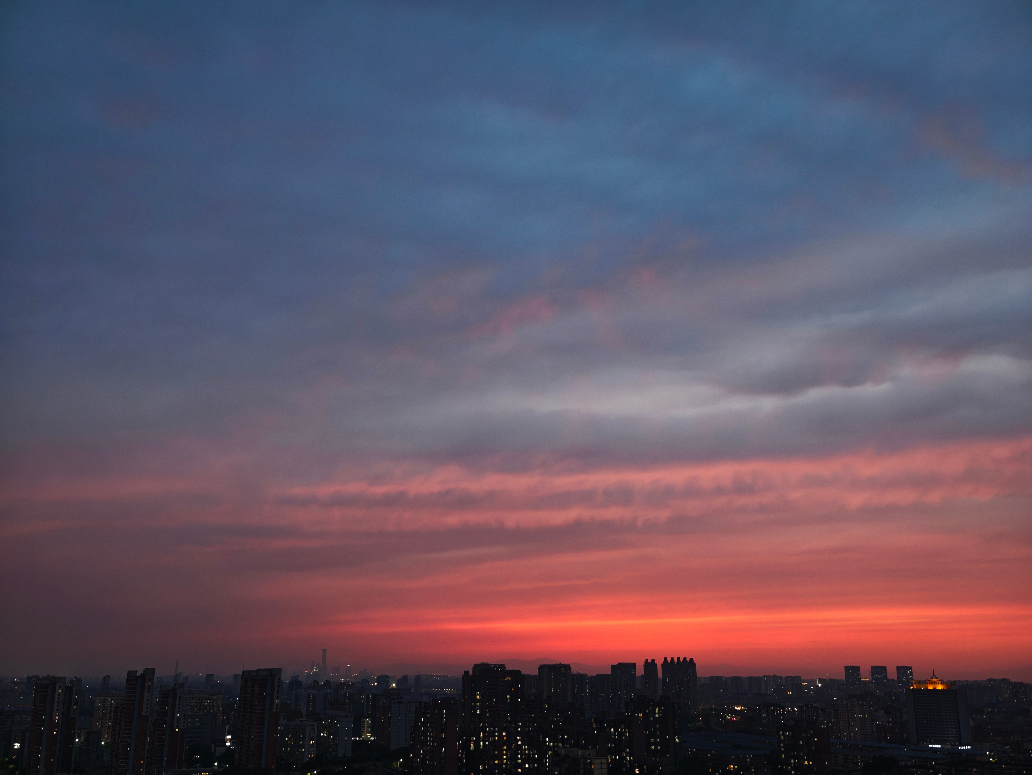 阴了一整天，最后来了个人上人级别的晚霞瞎拍影集 北京