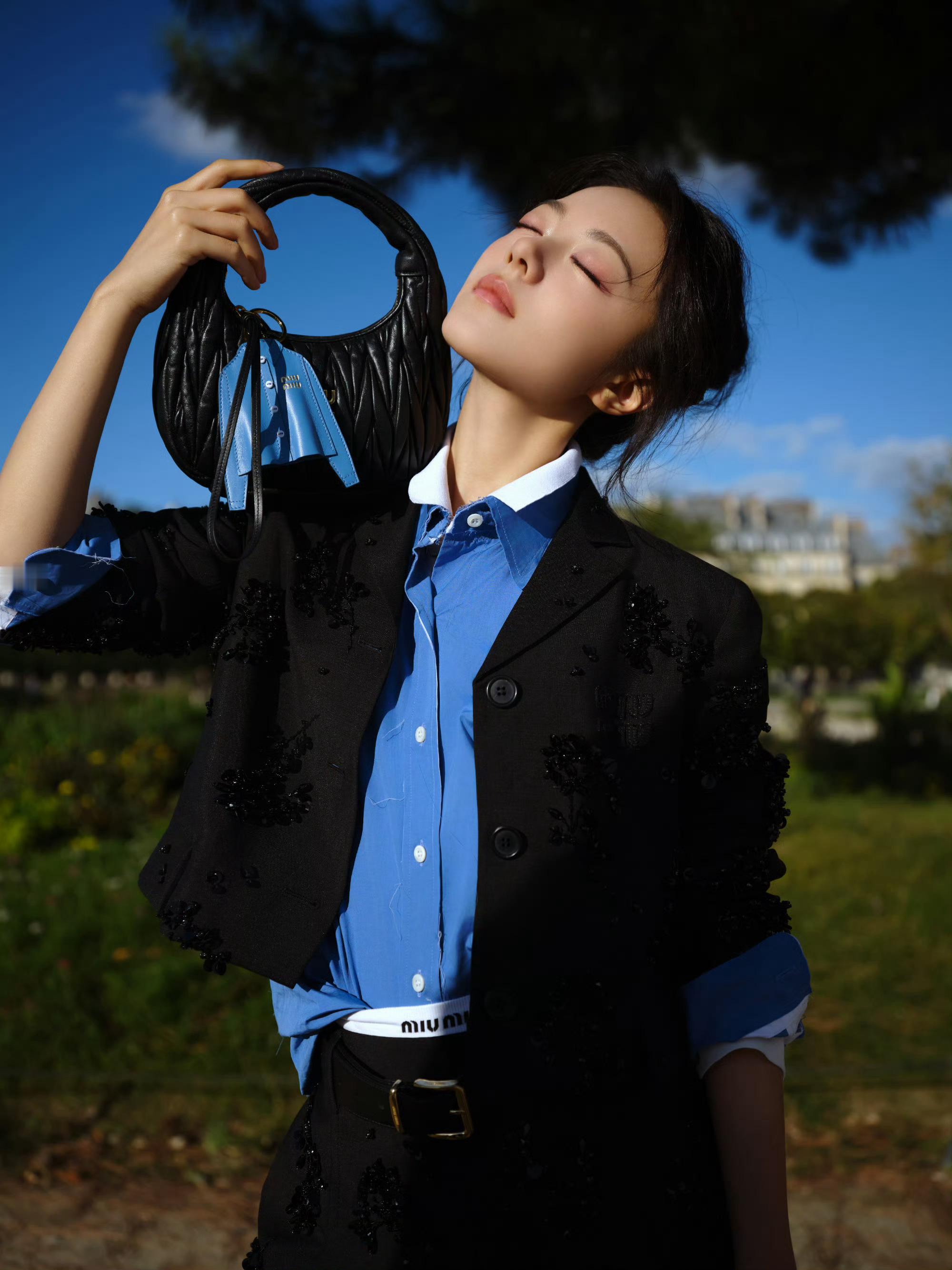 赵今麦时装周最新妆造🈶好喜欢麦麦这次的妆面！干净雾面 少女甜酷💖蓝黑灰色系穿