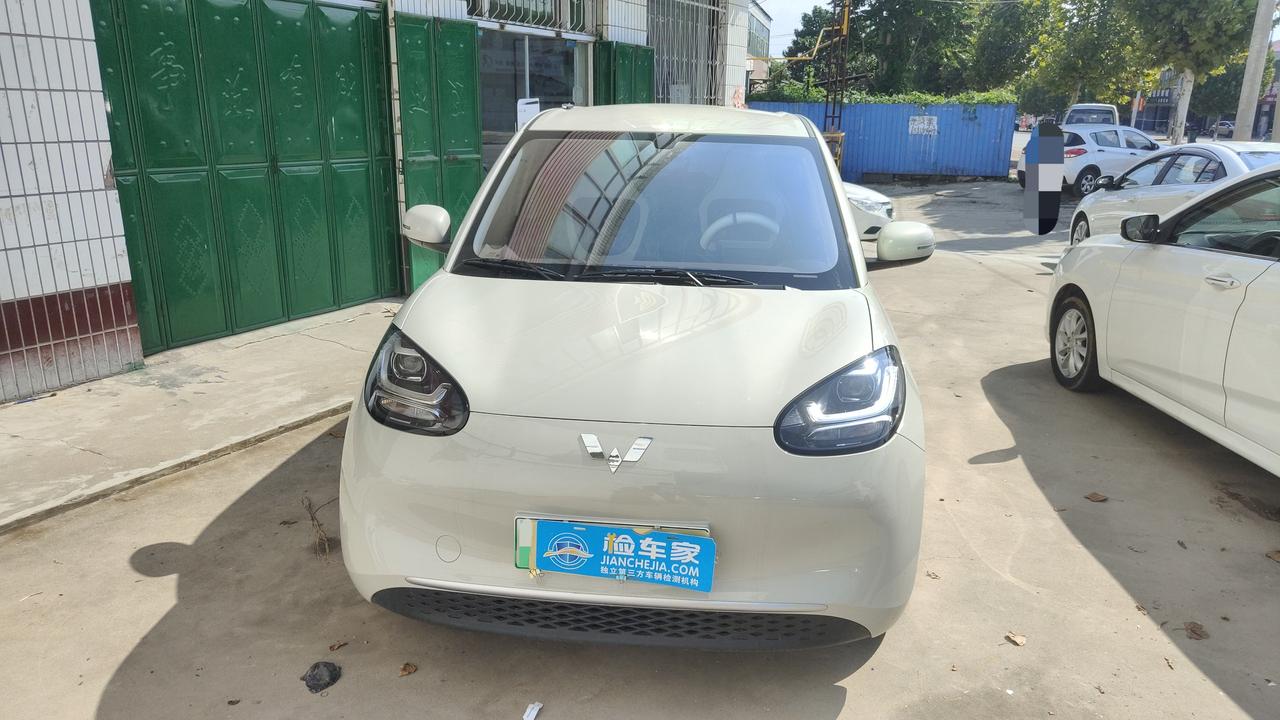五菱缤果新车5万，三年前的二手车也卖5万，性价比何在？
前两天帮粉丝验了一台五菱