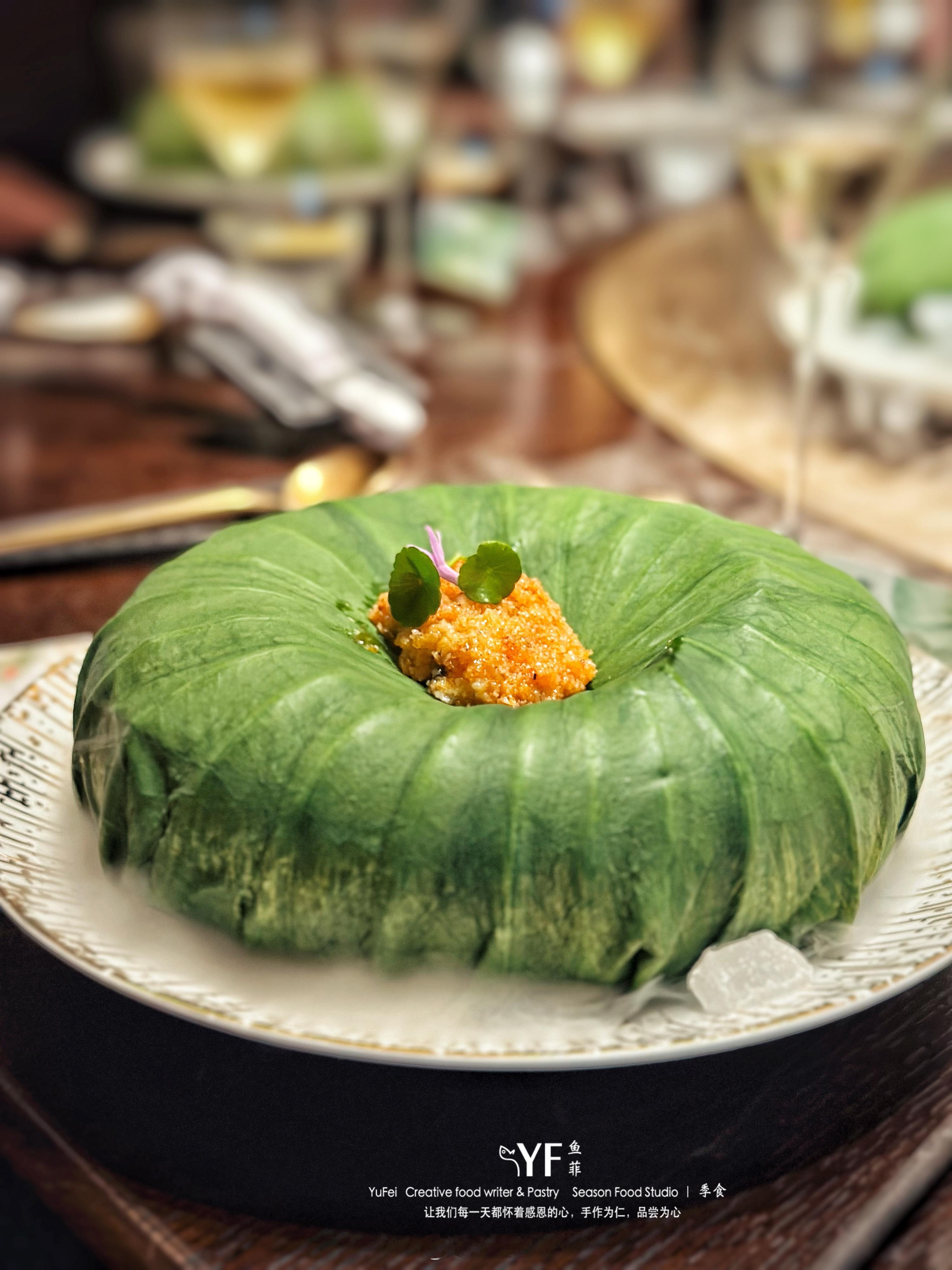 周末你若是能赶上一场姑苏金鸡湖的日落，那“碧玉豪镶十里湖，金鸡啖夕吟姑苏”的绝色