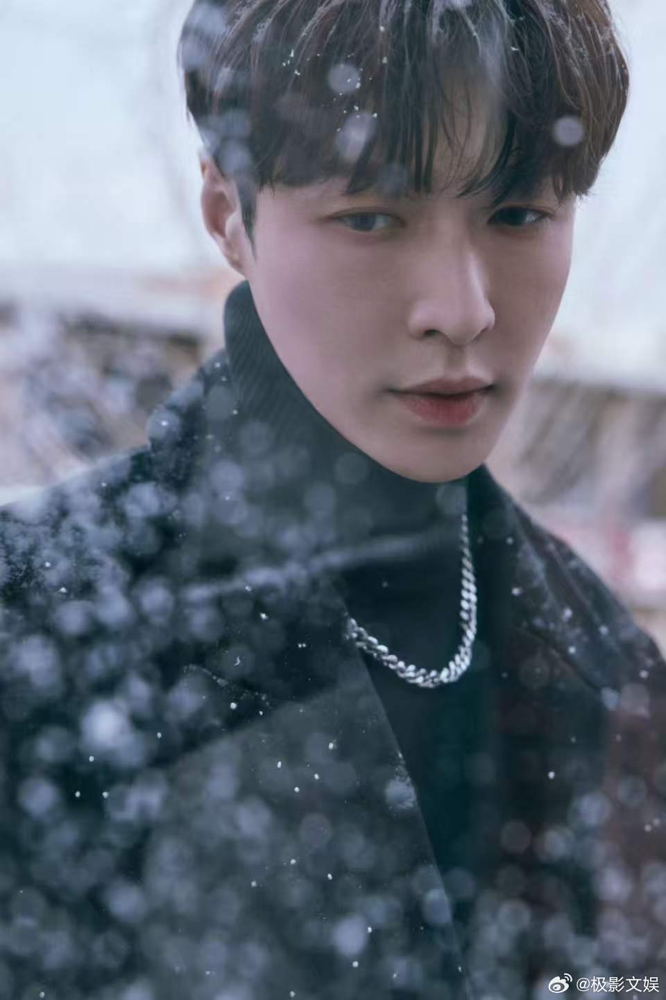 张艺兴高领黑毛衣张艺兴元宵plog张艺兴高领黑毛衣，爱了，爱住了 