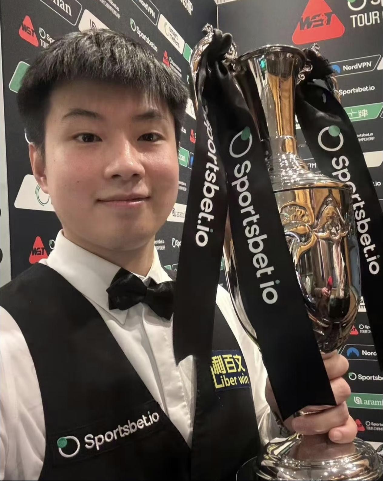 比亚迪这次赢麻了
不是因为别的
就是因为眼光好，押宝赵心童，没想到他夺冠了，这得