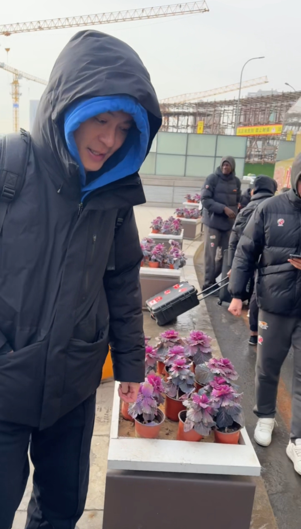 照片后面的图雷从这个角度看太像卡佩拉了我刚刚一度都恍惚了真要是卡佩拉就好了[允悲