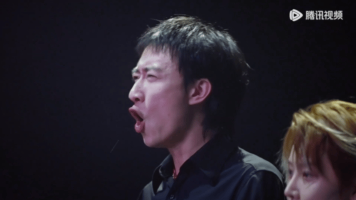 #唐汉霄无脚鸟唱给心青年#无脚鸟，没有脚，只能一直飞，直到死亡。它的一生，都在追