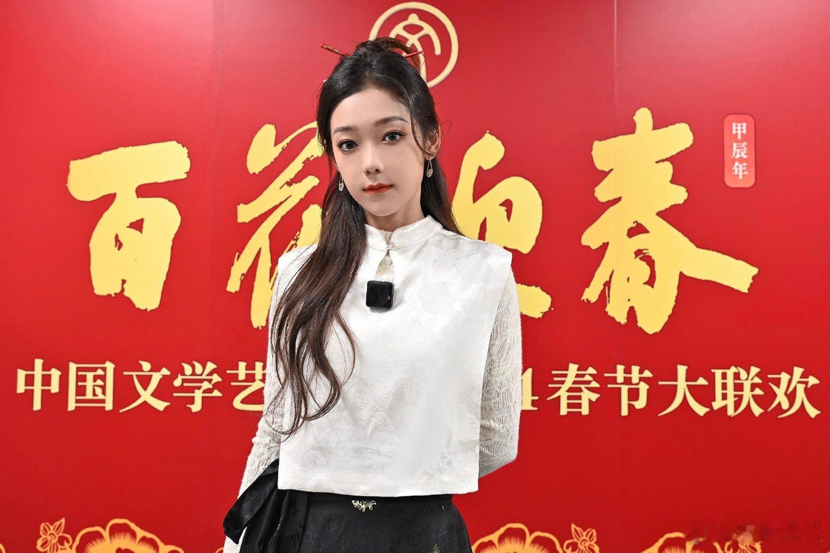 #硬糖少女303##希林娜依高# 今日份糖妹新鲜物料希林娜依高百花迎春晚会工作室