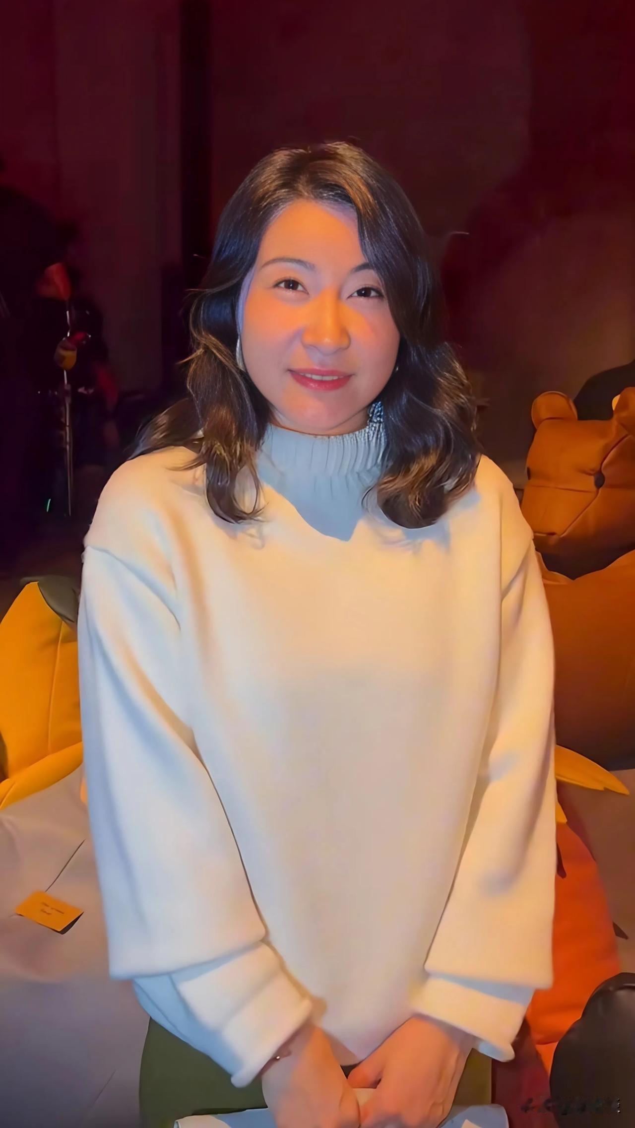 原来，郭晶晶平时不怎么打扮，不是因为不爱美，是为了霍启刚

一次采访中，郭晶晶被