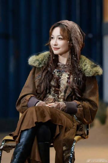 吴昕拒绝加入大张伟烂梗集锦 大张伟冷梗连发，吴昕一句拒绝，侦探局秒变喜剧现场，全