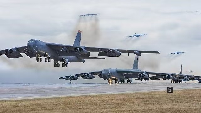 美媒称，欧洲在伊朗战争中悄然扮演着至关重要的角色。近几周，美国轰炸机、无人机和海