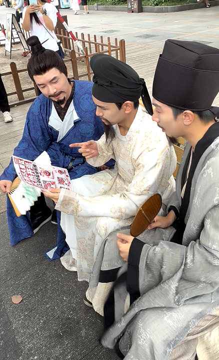 西湖名创爆改5A旅游景区[努力]谁能想到古代文豪团建竟然是这种画面啊，我和李杜成