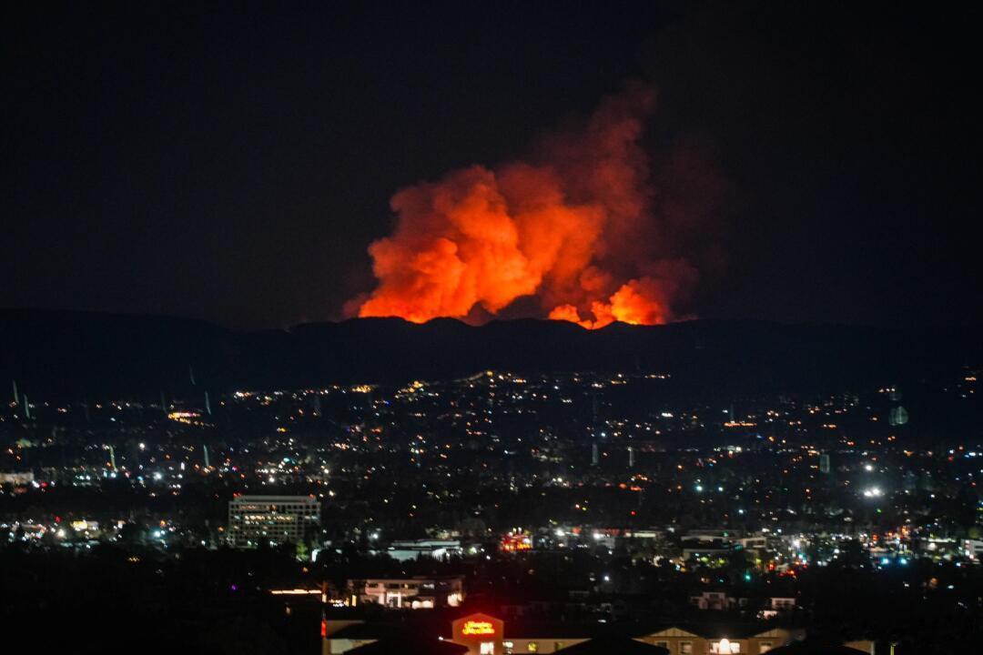 加州山火逼近美国重要太空设施 洛杉矶又双叒叕火出圈了！（实时更新）更：美国西部时