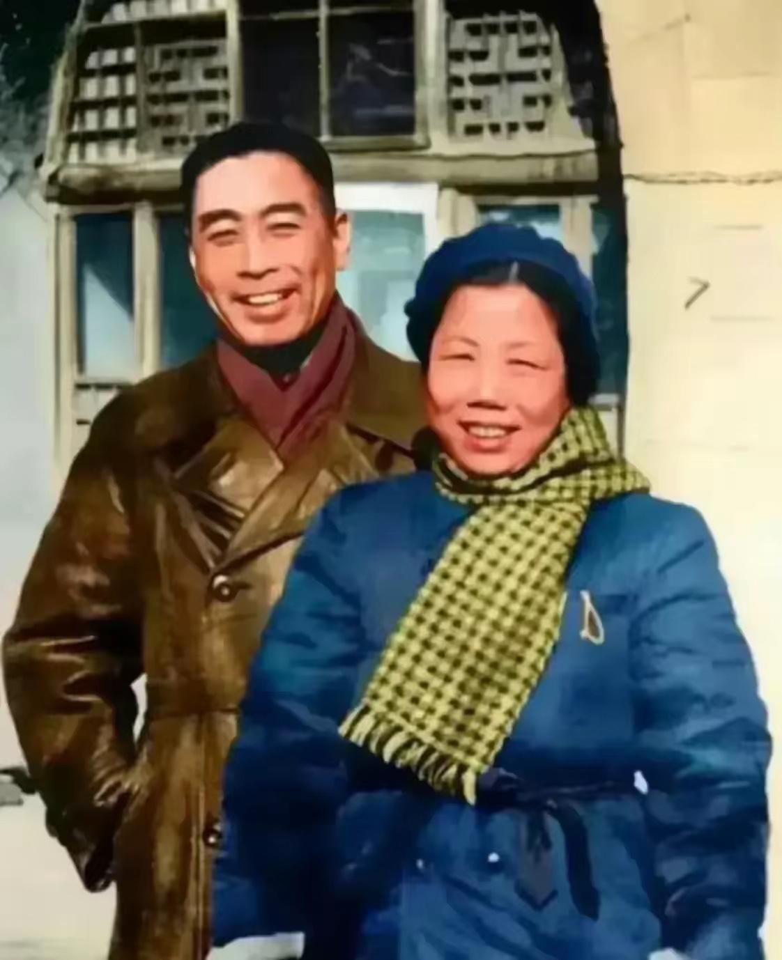 夫妻情深！周总理和邓妈妈早期的一张照片