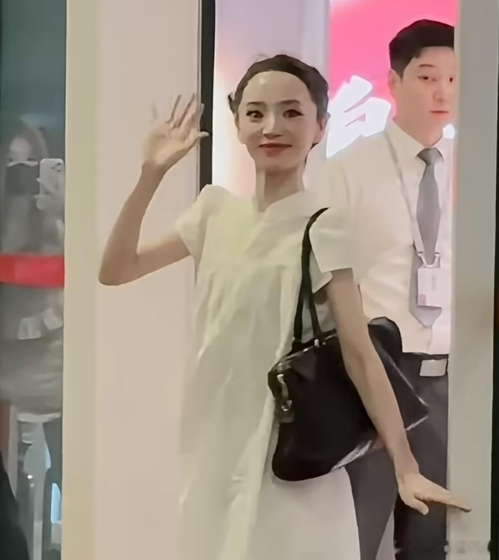 田曦薇没刘海差点认不出来差点认不出来，但觉得这不挺美的吗，刚摘了cos头套全是发