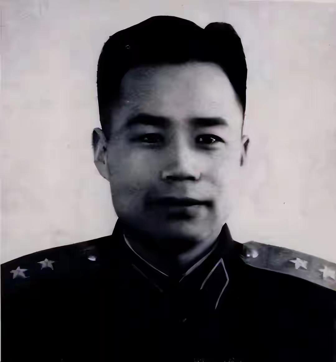 王近山来南京军区后，许世友对一项安排很不满：把我的房子腾给他。

这话传出来的时