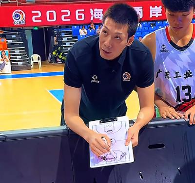 任骏飞一步到位！
 
知名篮球媒体人江南城发文爆料，第一阶段结束后广东男篮成绩方