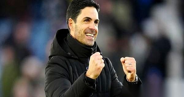 一周三十多万镑，全队顶薪，这合同要是拍在萨卡面前，值。
这孩子，配得上。
但你扭