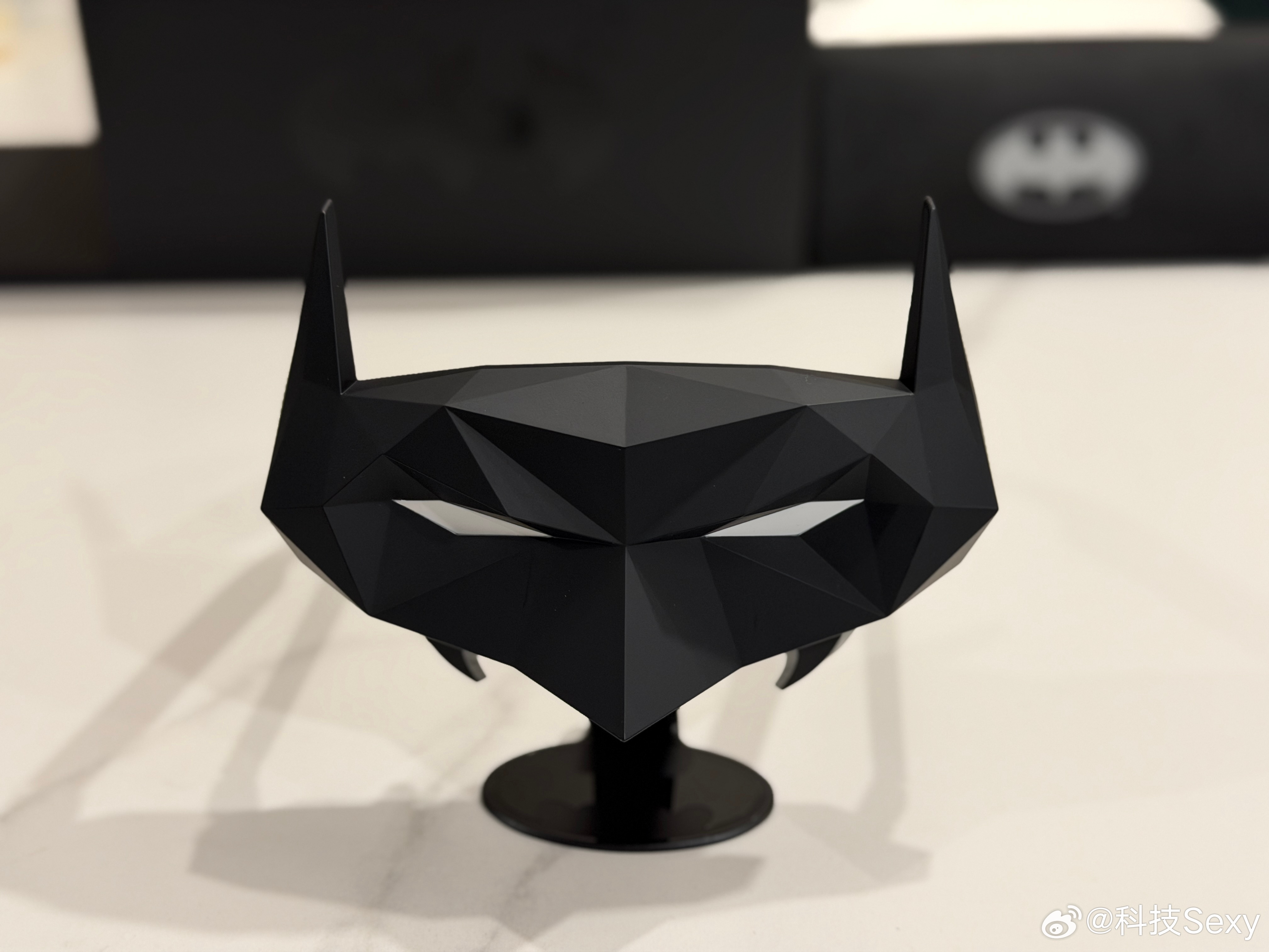 🦇哥谭觉醒！雷鸟创新 × DC 联名力作来了🕶️全球领先消费级AR品牌雷鸟创