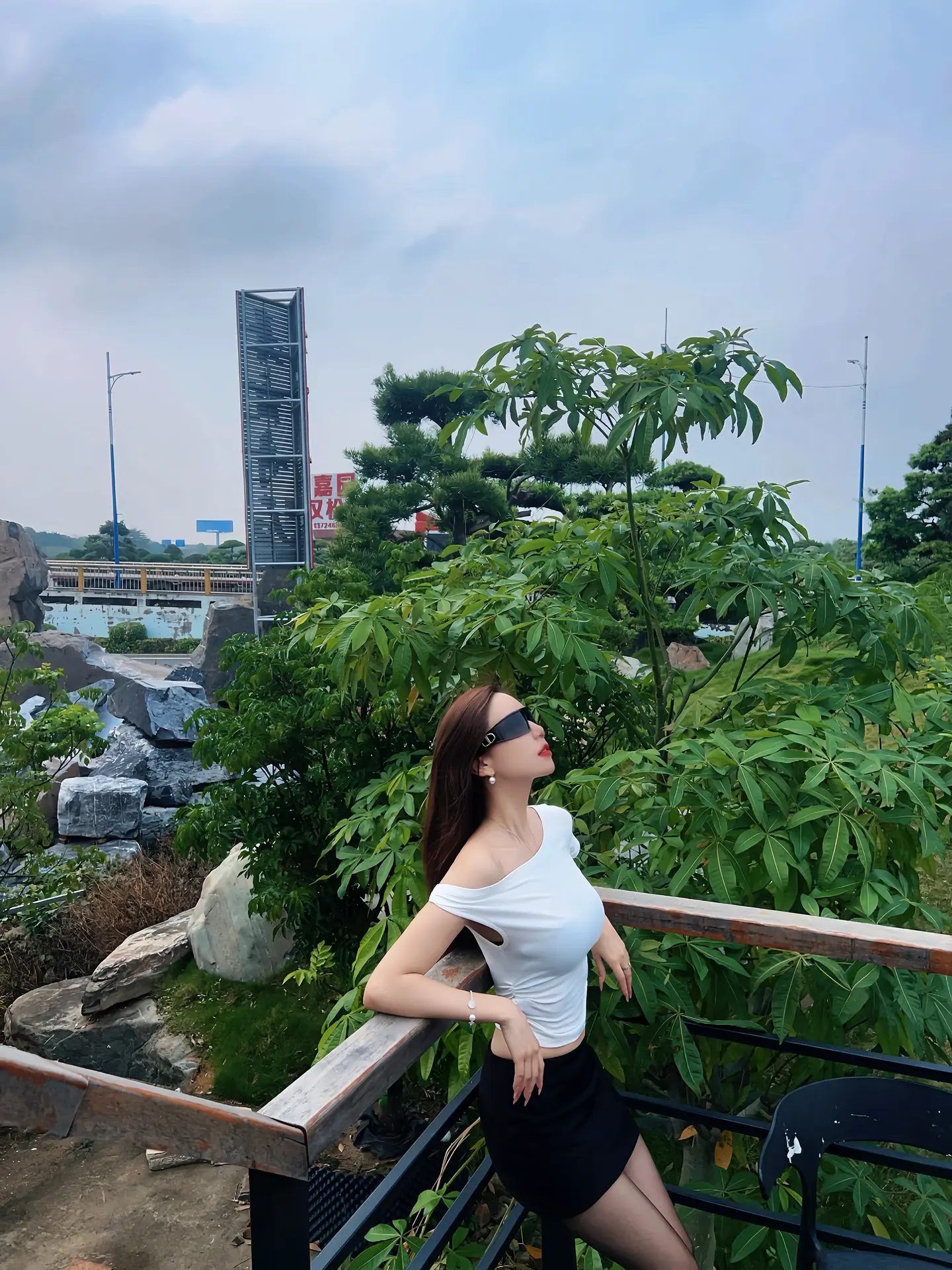 女生每次的精心打扮就是在给这场约会买单。