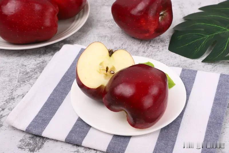 甘肃花牛苹果价格有趣
此前我去水果市场
普通花牛苹果一斤3 - 5元
品质好、果