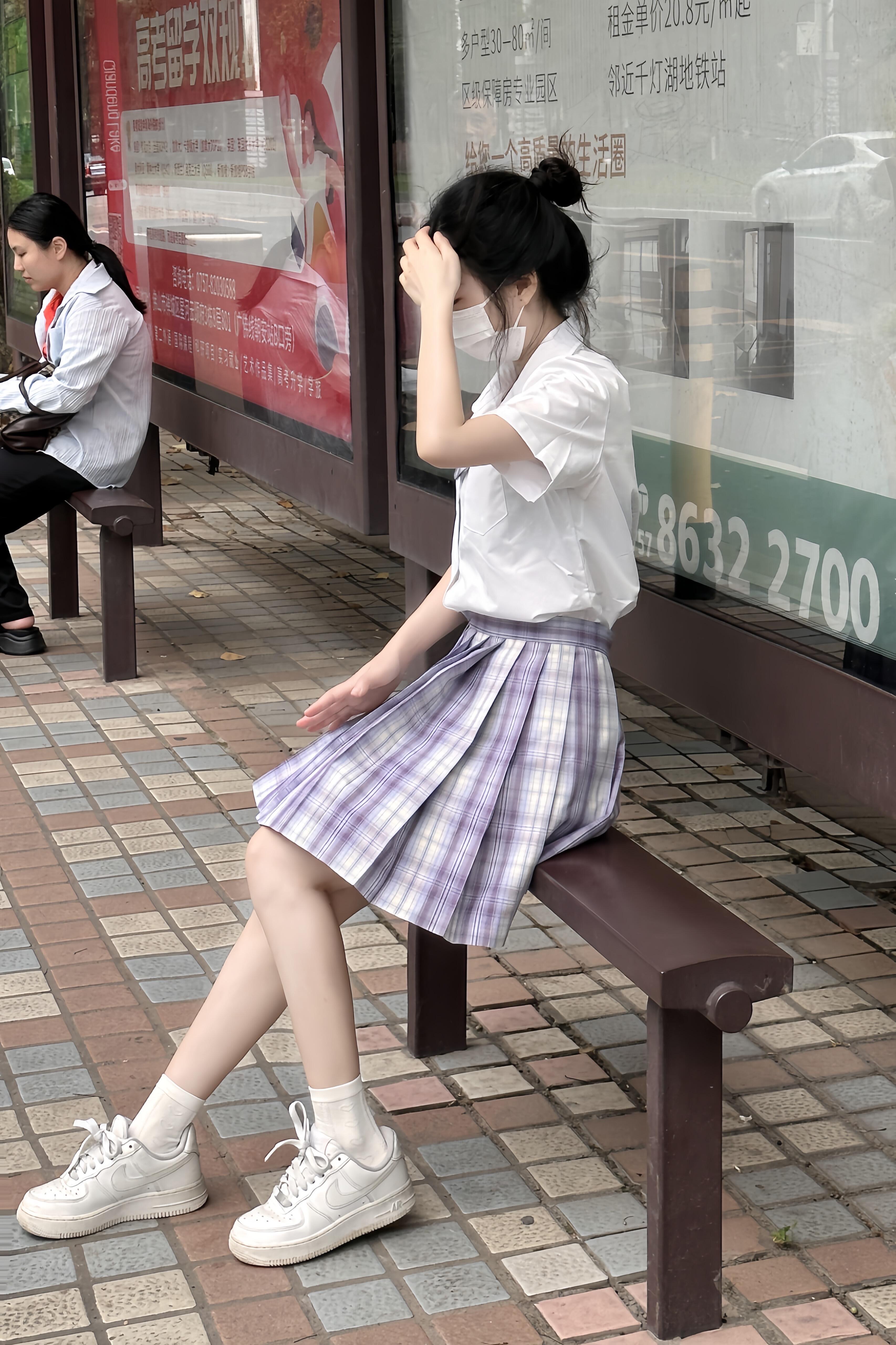 腼腆害羞内向社恐文静小女生 ​​​