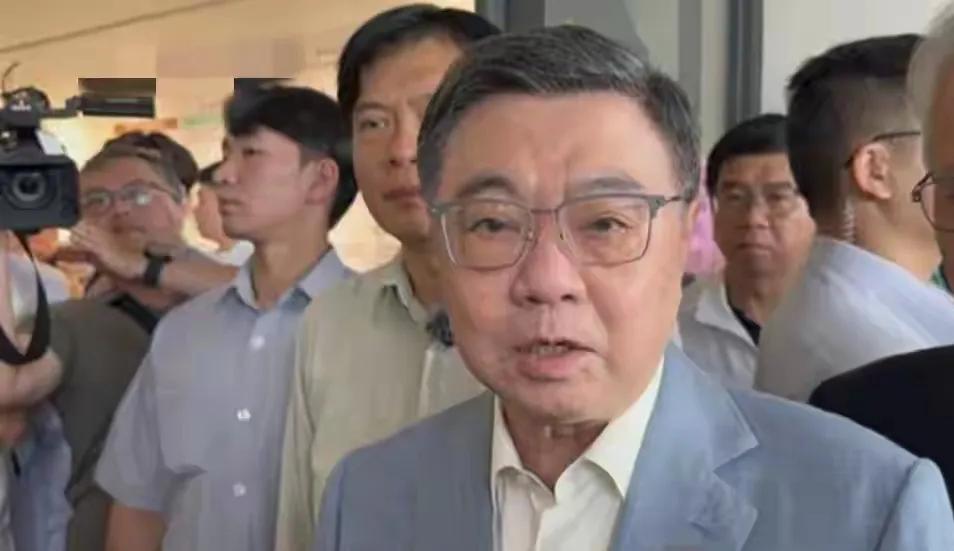 继卓荣泰之后，顾立雄也摊上事了，蓝委王鸿薇道出关键！
随着郑丽文拍板确认在7月2