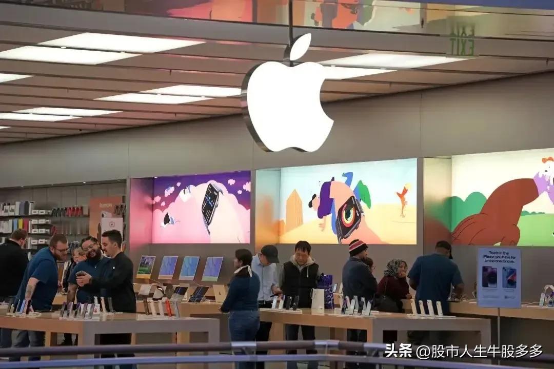 最近发生了两件事，一件是苹果要求腾讯堵住小游戏的支付漏洞，避免苹果损失30%的佣
