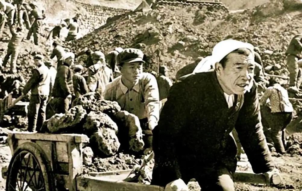 【当年为何全国农业要学大寨】
1963年8月4日，山西省昔阳县遭受到一场特大洪灾
