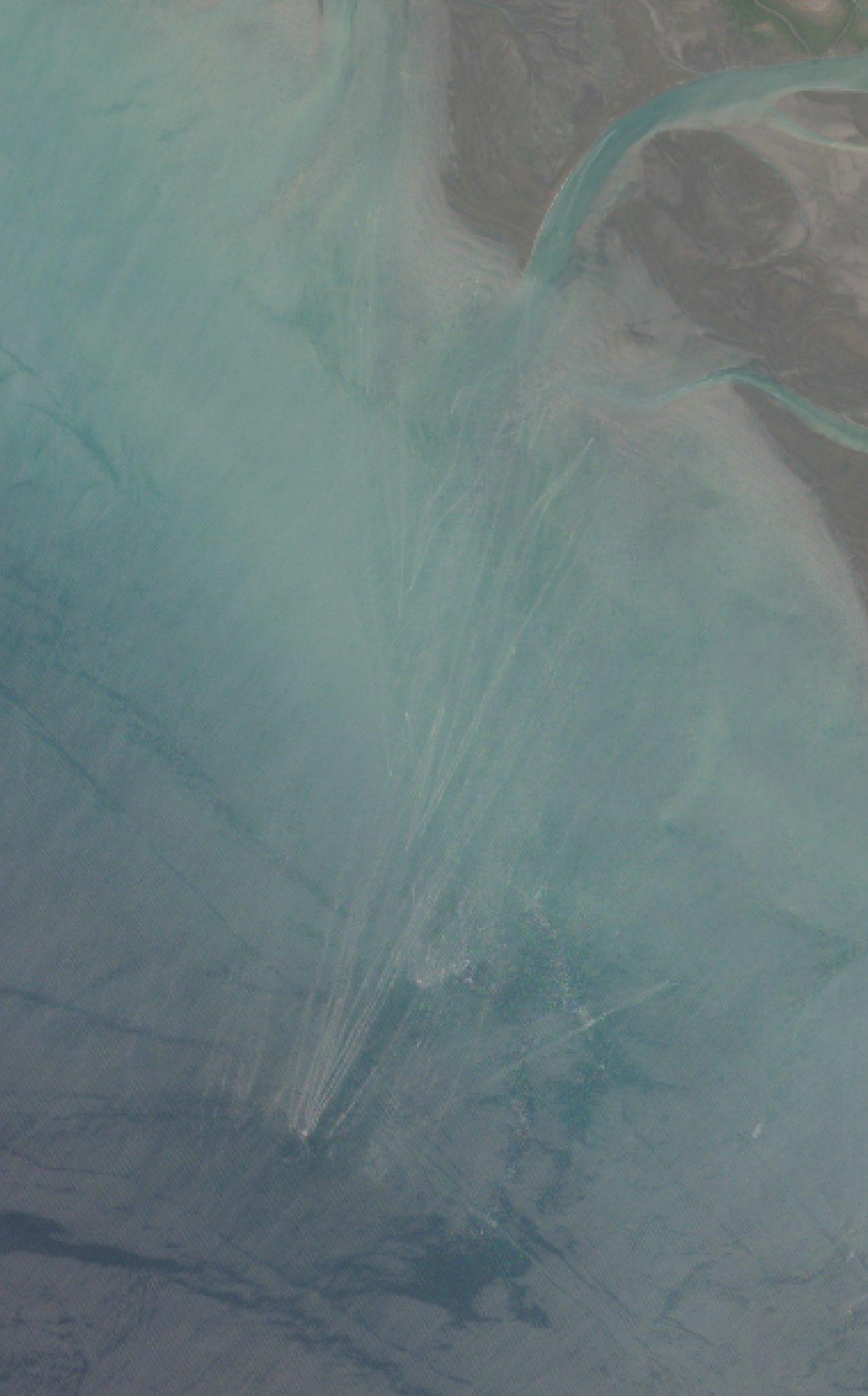 最新消息：据Sentinel-2卫星图像显示，伊朗今天上午对霍尔木兹海峡实施全面