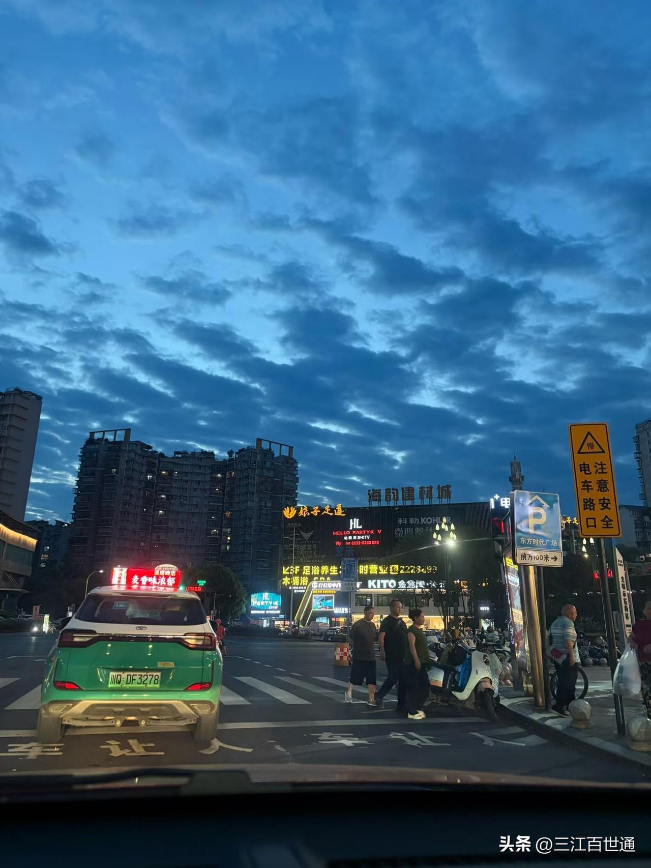 上周四，跟同事说：你看，那是地震云[裂开]
一语成谶[伤心][晕]