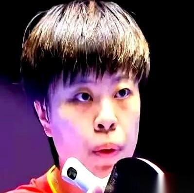 说个扎心的事儿。
王艺迪，一身的本事憋着，在场边当了四天“最佳观众”。
镜头扫过