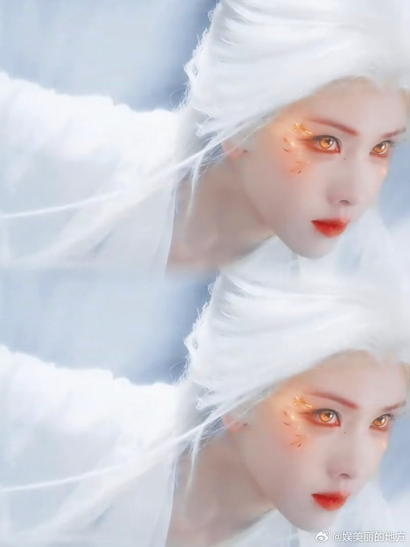 月鳞绮纪仿妆 仿了剧中少女妆～ 腮红打在苹果肌，眼妆是淡粉渐变，唇釉选了玻璃唇质