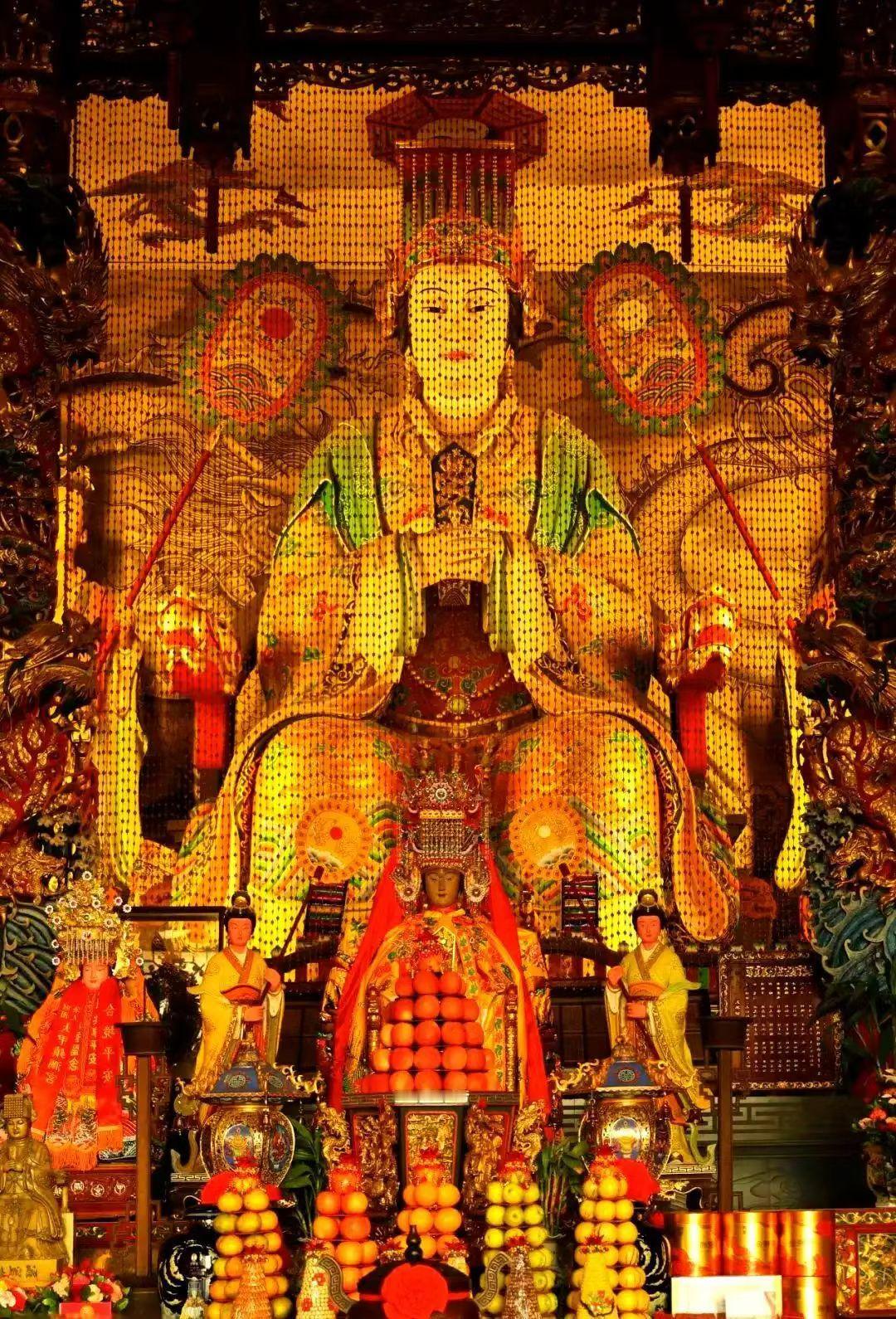 恭祝妈祖千秋万代
妈祖是历代海洋贸易者、船工、海员、旅客、商人和渔民共同信奉的神