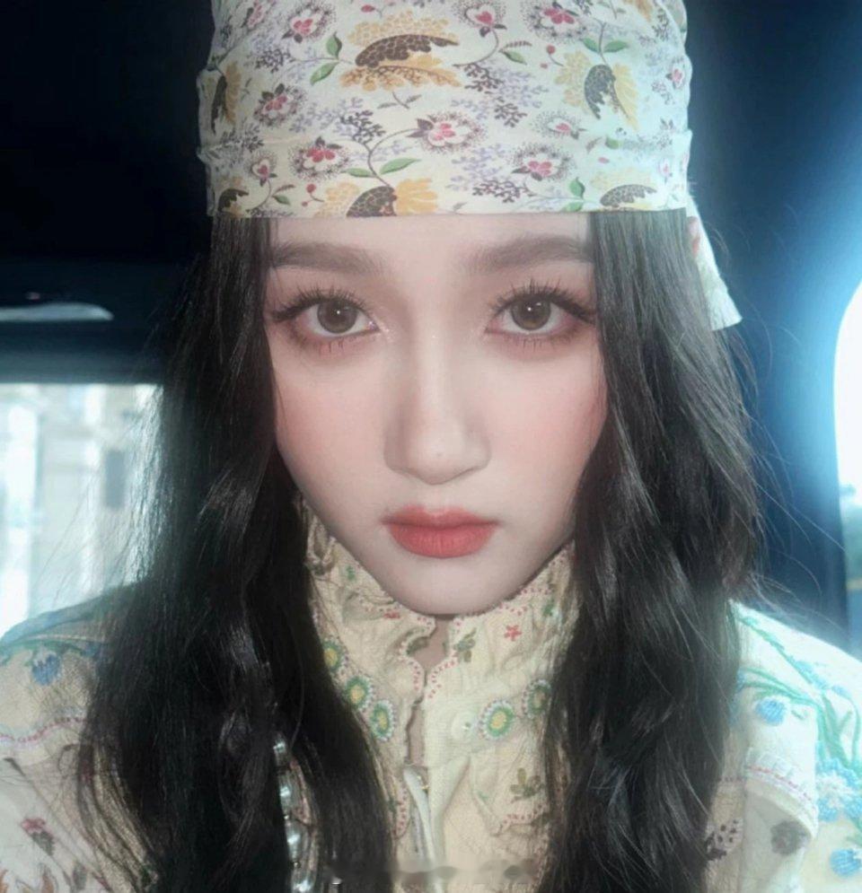 衣服蛮好看，袜子和鞋子欣赏不了 ​​​