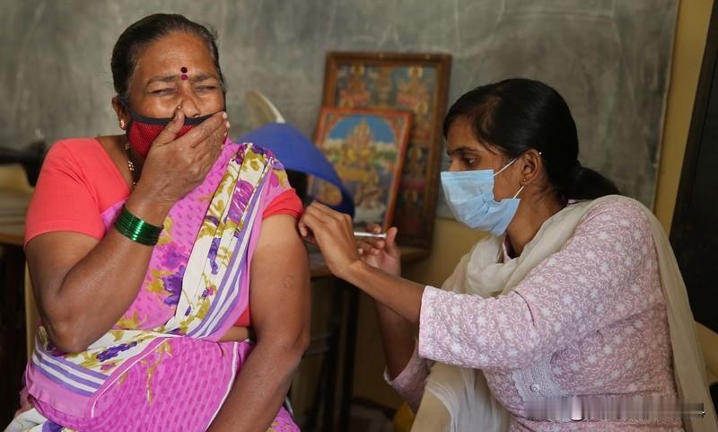 鼻病毒阳性率上升 无特效药和疫苗 最近鼻病毒阳性率上升，而且还没有特效药和疫苗，