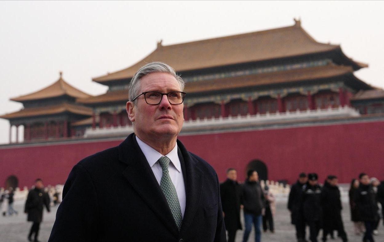 英国似乎很有“自知之明”，斯塔默来到中国后，英国《天空新闻》说：“坦率地说，在中