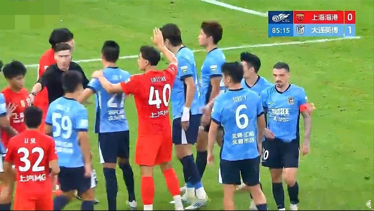 武磊没能拯救上海海港，而替换武磊上场的20岁小将李新翔用一粒头球破门为球队守住了
