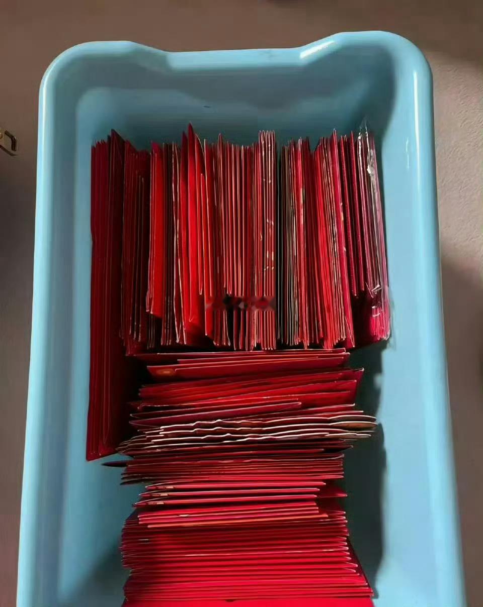原来真的有父母不拿孩子压岁钱，整整20年的红包，居然都没拆过 ​ ​​​