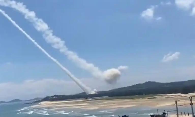 台湾海峡又响炮了，这次不是"例行训练"四个字能糊弄过去的。7月23日起连续两天实
