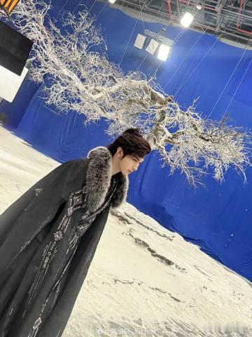 郭俊辰我是个外人郭俊辰和如沐之间的互动，时而轻松时而紧张，每次的情感波动都让人心